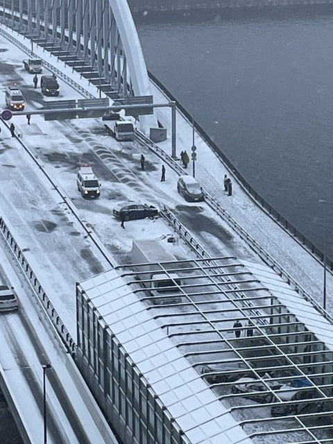 【悲報】東京都民、ノーマルタイヤで大惨事になってしまう・・・・・・ | 【悲報】東京都民、ノーマルタイヤで大惨事になってしまう・・・・・・ | やっちまった速報(画像08175827610499_2)