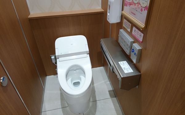 【画像】小室圭夫婦、家族3人で幸せそうなシーンを撮影されるｗｗｗｗｗ
 | やっちまった速報(ピックアップ1)