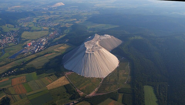 【画像】ドイツの塩の山、デカ過ぎるｗｗｗｗｗ想像の12倍はデカイｗｗｗｗｗｗｗｗ | 【画像】ドイツの塩の山、デカ過ぎるｗｗｗｗｗ想像の12倍はデカイｗｗｗｗｗｗｗｗ | 【画像】ドイツの塩の山、デカ過ぎるｗｗｗｗｗ想像の12倍はデカイｗｗｗｗｗｗｗｗ | やっちまった速報(画像11150722320072_3)