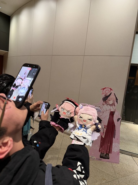 【悲報】最高の動画を撮るために命をかけるぬい活おじさん、盗撮されてしまう | 【悲報】最高の動画を撮るために命をかけるぬい活おじさん、盗撮されてしまう | 【悲報】最高の動画を撮るために命をかけるぬい活おじさん、盗撮されてしまう | やっちまった速報(画像08115844022830_3)