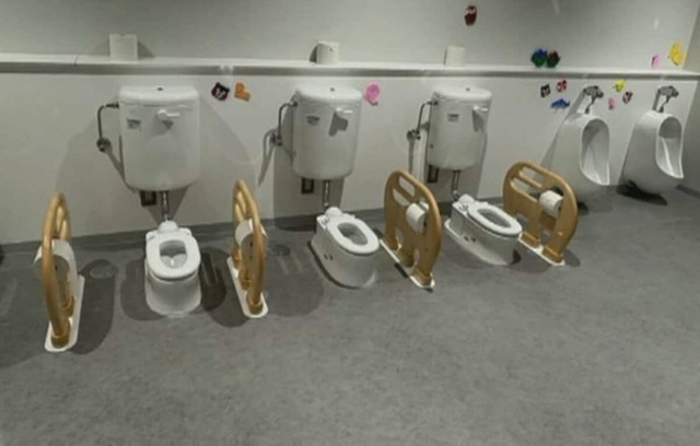 【画像】女さん、男が設計した公衆トイレにブチ切れてしまうｗｗｗｗ | 【画像】女さん、男が設計した公衆トイレにブチ切れてしまうｗｗｗｗ | 【画像】女さん、男が設計した公衆トイレにブチ切れてしまうｗｗｗｗ | やっちまった速報(画像22203826174617_3)