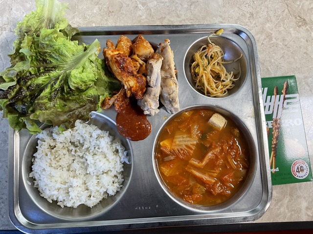 【画像】韓国「よーし、給食無償化するか！」→結果 | 【画像】韓国「よーし、給食無償化するか！」→結果 | 【画像】韓国「よーし、給食無償化するか！」→結果 | やっちまった速報(画像25052507520290_3)