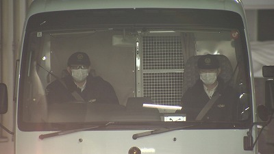 【悲報】左目と腹に包丁が刺さっていた遺体事件、自殺の可能性が高まる
 | やっちまった速報(最新記事2)