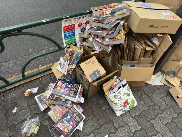 【悲報】付録のワンピースカードをむしり取られた少年ジャンプ、道ばたに捨てられまくってしまう…… | 【悲報】付録のワンピースカードをむしり取られた少年ジャンプ、道ばたに捨てられまくってしまう…… | やっちまった速報(15120136878892_2)